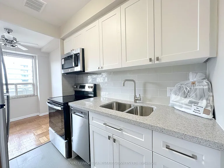 565 Avenue Rd #902 — Photo 4