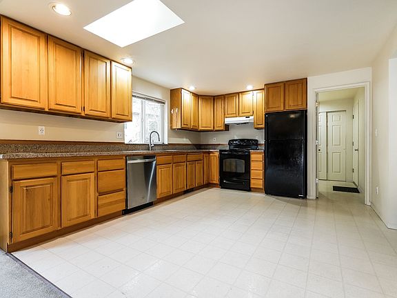 2nd image of 4149 W Lake Sammamish Pkwy NE