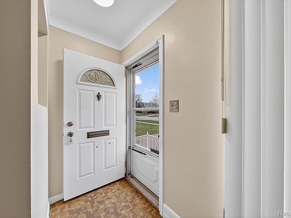 3rd image of 28901 W Chicago St
