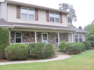 S76W14111 Independence Dr, Muskego, WI 53150