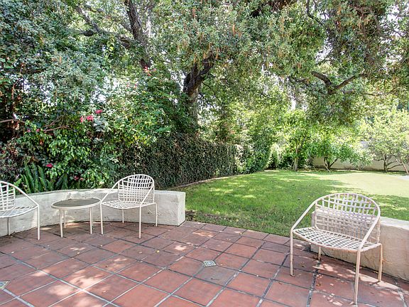 5th image of 546 N Mission Dr
