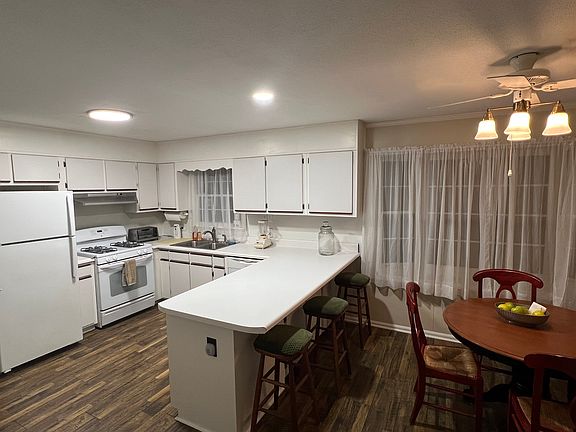 Kitchen: Double sink, full size gas range, fridge & dishwasher loads of counter space, breakfast bar with stools and eat-in kitchen table w/ 4 chairs