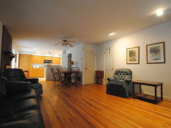 3rd image of 619 Cedarwood Ln