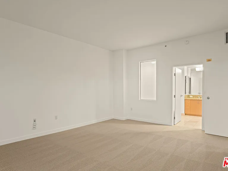 13700 Marina Pointe Dr #1801 — Photo 21