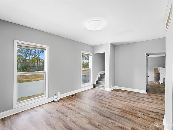 4th image of 48 Holland Ave