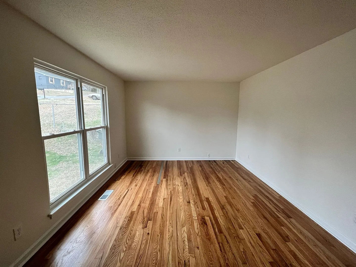 Coming Soon! 4 Bed/2bath For Rent! — Photo 3