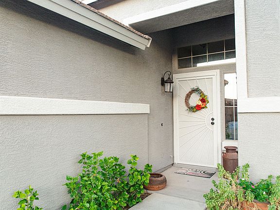 3rd image of 31099 N Claridge Cir