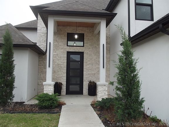 3rd image of 9248 E 80th Pl