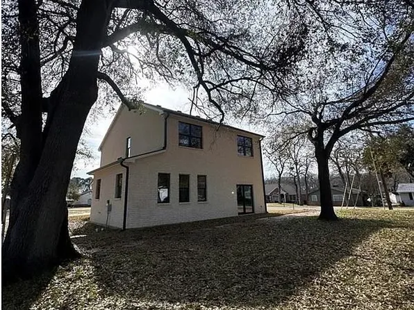 118 Little John St, Gun Barrel City, TX 75156