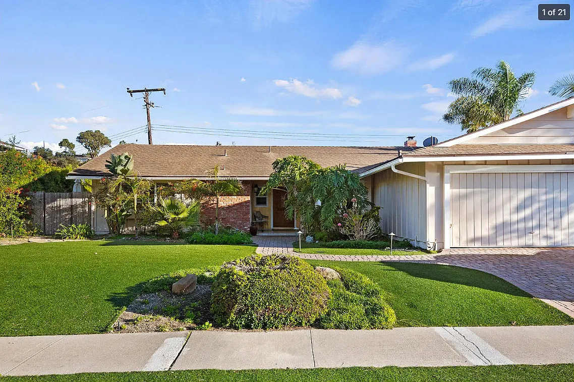 2403 Calle Linares — Photo 1