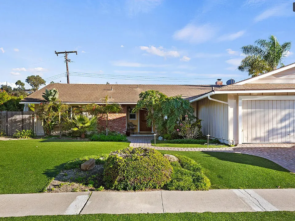 2403 Calle Linares