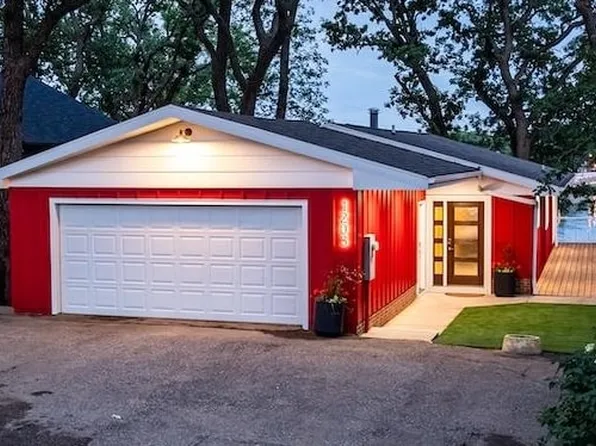 1203 Lake Shore Dr, Okoboji, IA 51355