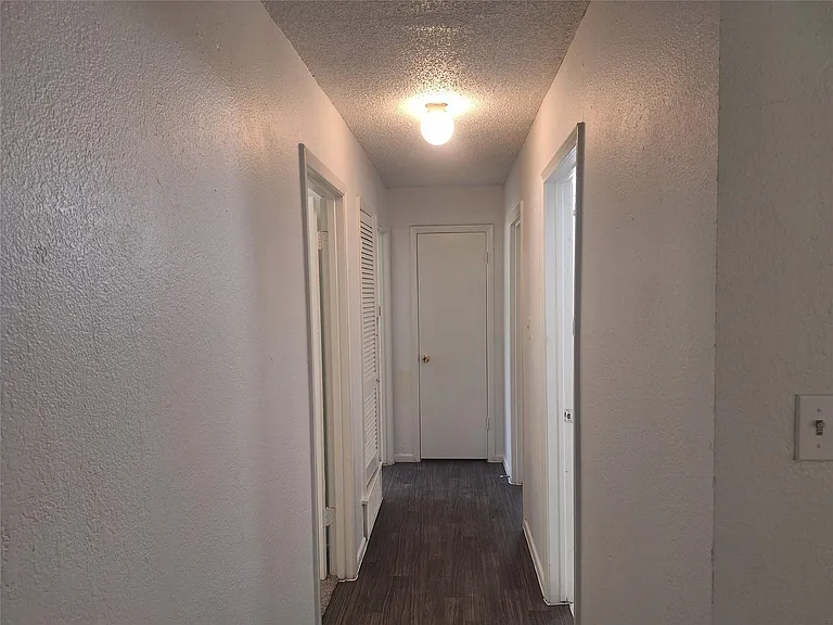 6005 Barry Dr — Photo 29