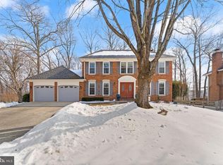 20 N Lowery Ct, Sterling, VA 20165