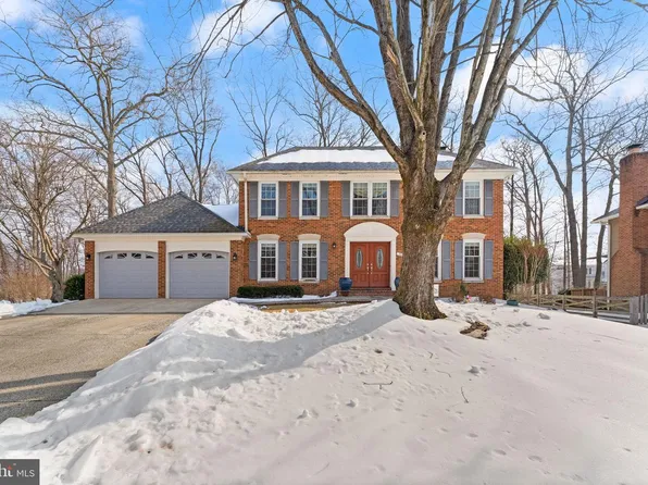 20 N Lowery Ct, Sterling, VA 20165