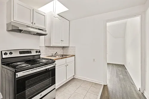 5-4230 Chestnut St #5 Photo 1