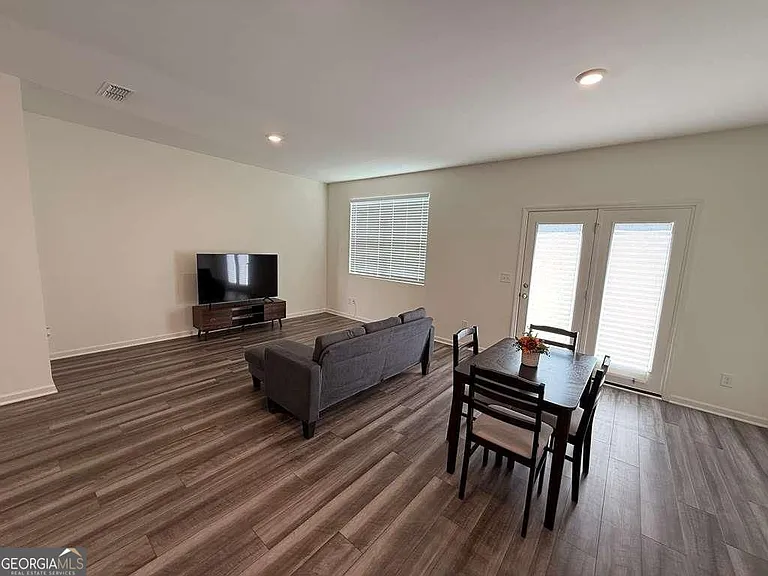 105 Thetford Way — Photo 4