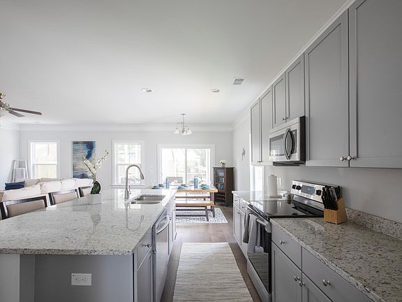 5th image of 4969 Chateau Ave