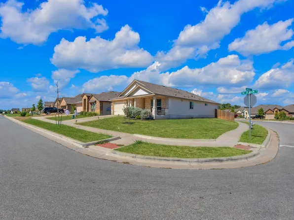 1704 T H Johnson Dr, Taylor, TX 76574