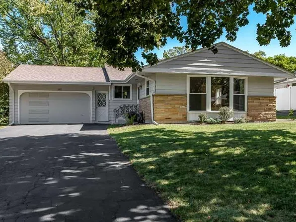 2007 Whitehall Rd, Rockford, IL 61107