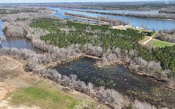 3rd image of 560 Jones River Rd