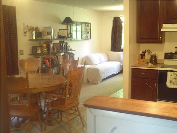 3rd image of 8441 Meadowlark Dr