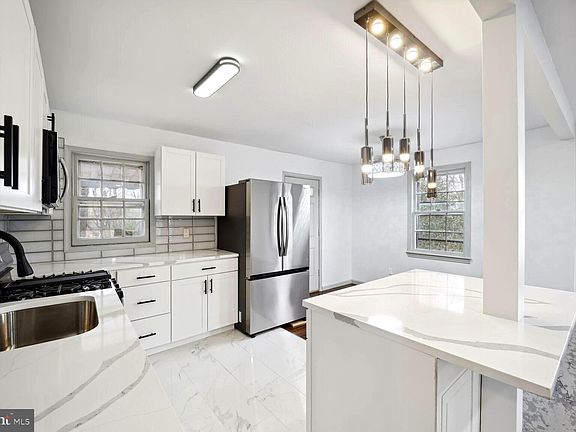 3rd image of 6612 Elmhurst St