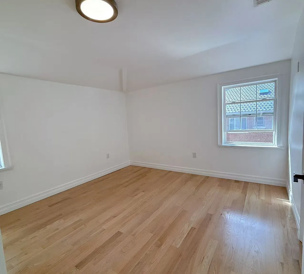 3 bed, 1200 sqft, $3,800 — Photo 3