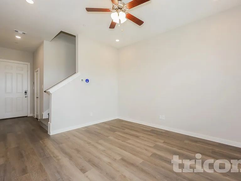 102 Rutland Ct — Photo 3