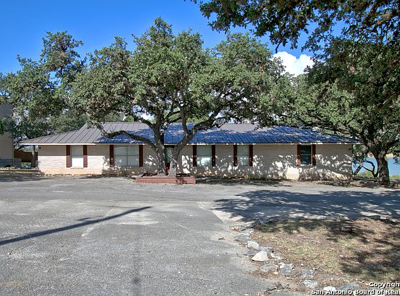 2nd image of 2056 Lakeland Dr