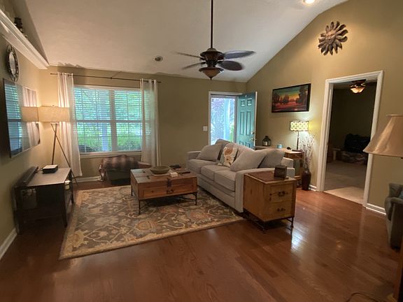4th image of 212 Stones River Ln