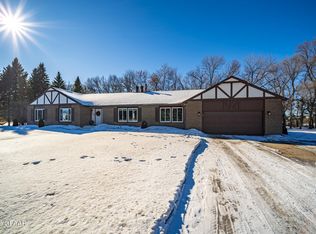 6300 Lake Dr, Grand Forks, ND 58201