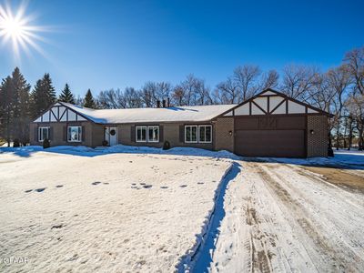 6300 Lake Dr, Grand Forks, ND, 58201