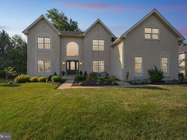 42 E Periwinkle Ln, Newark, DE 19711