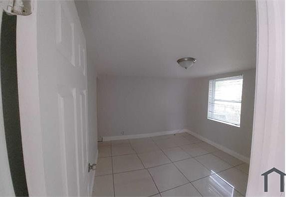 3rd image of 204 NW 28th Ave #B