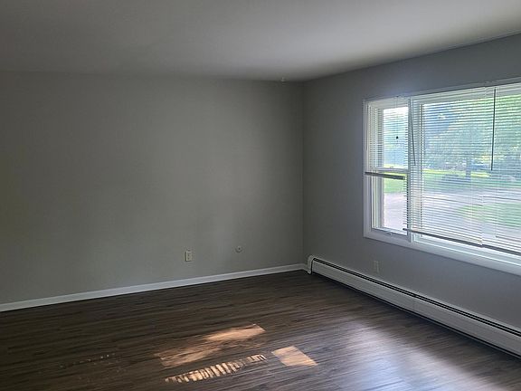 4th image of 41 Hutchinson St APT 4