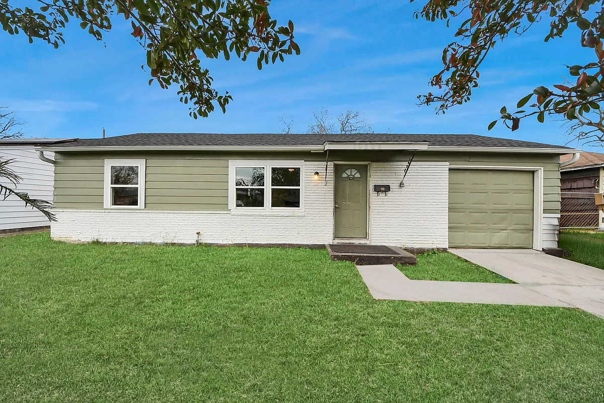 Building Photo - 10506 Sierra Dr