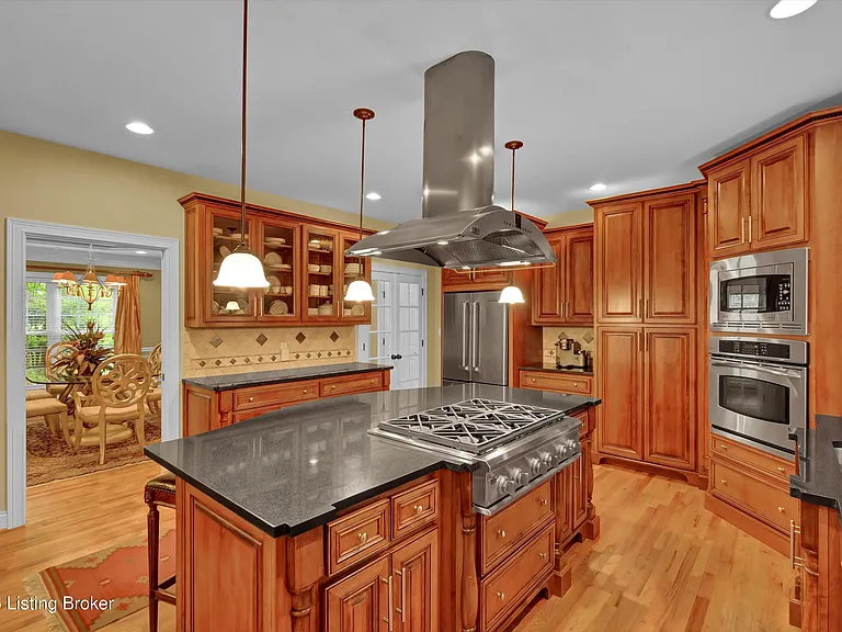 560 N Hubbards Ln — Photo 22