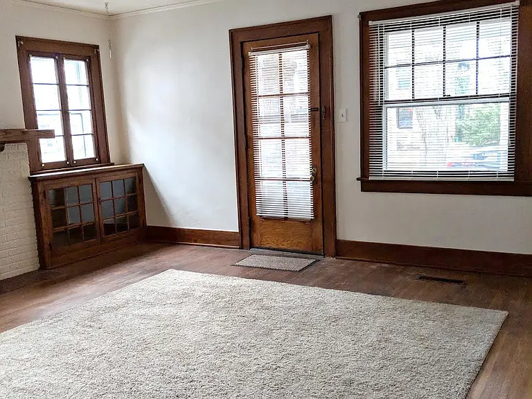 320 Lincoln Ave — Photo 3