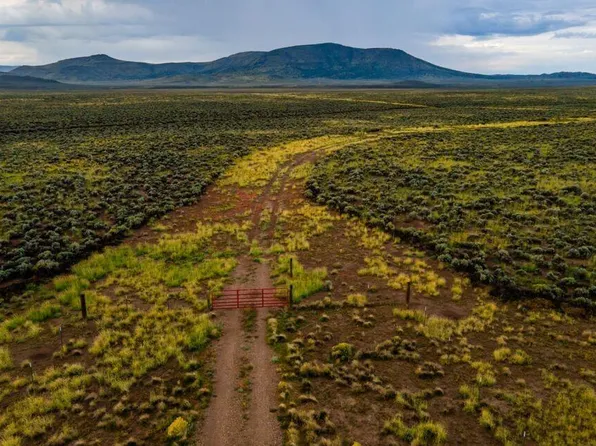 W Water Wl, Beryl, UT 84714