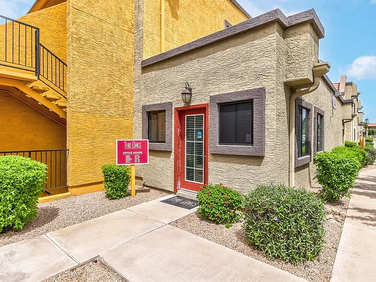 The Oaks Apartments — Photo 15