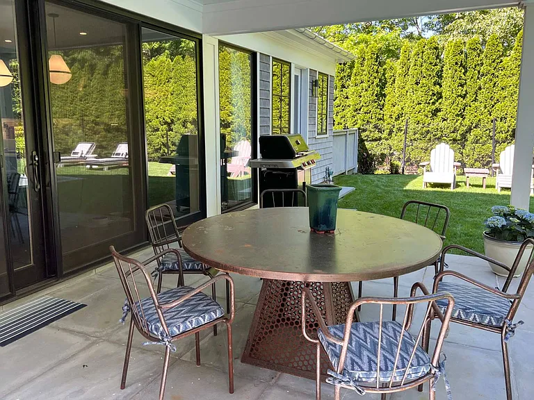 10 Hillside Dr E — Photo 24