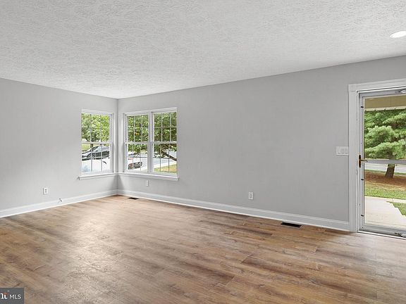 3rd image of 2258 N Tollgate Cir
