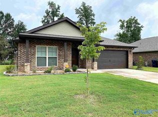 136 Summer Pointe Ln, Madison, AL 35757