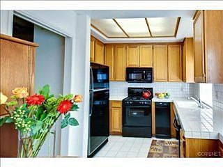4th image of 5145 Yarmouth Ave Unit 10