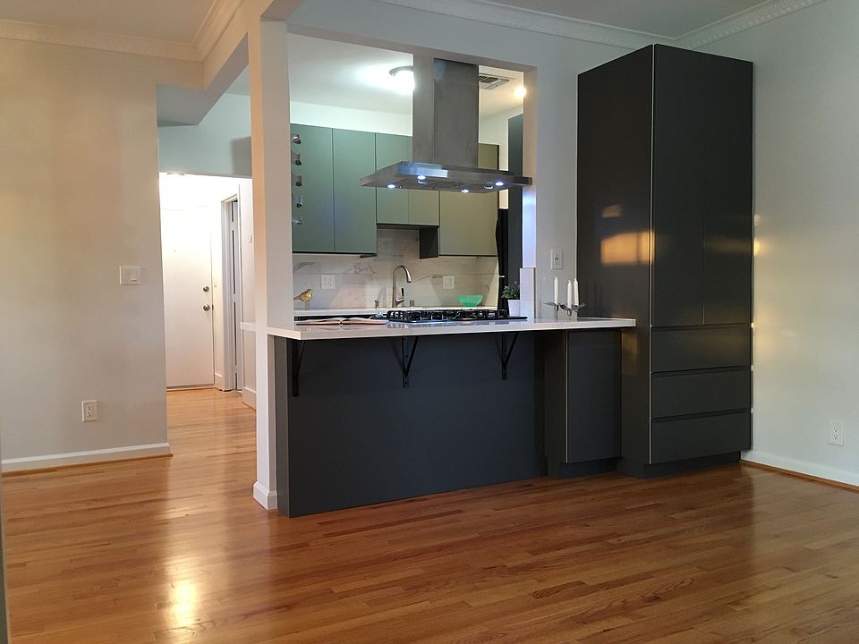 Open floor Living rm/kitchen