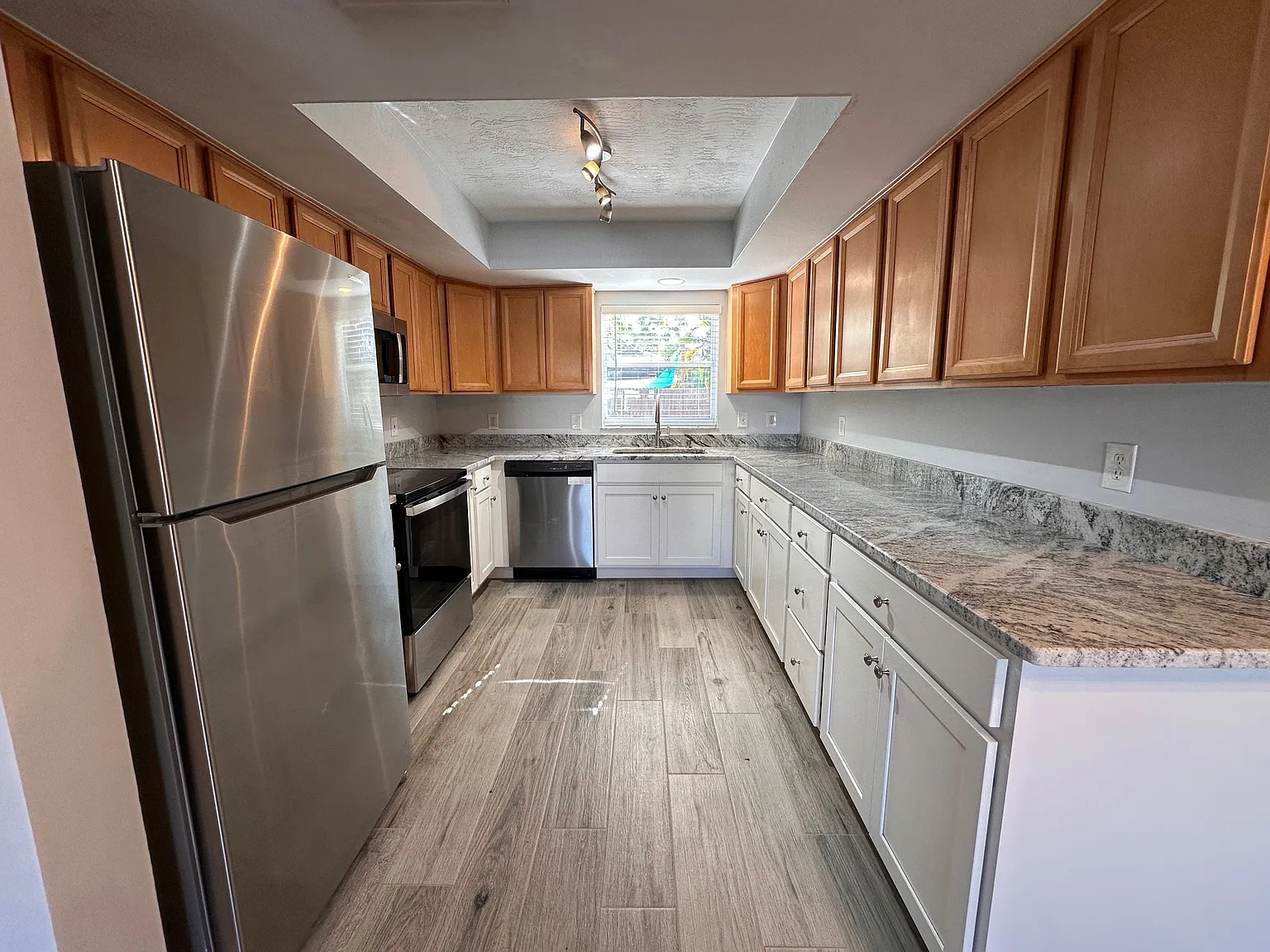 2 bed, 960 sqft, $1,900 — Photo 3