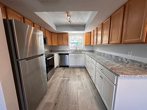 3rd image of 2826 Dupont St S Unit 3