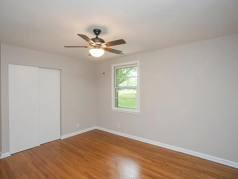 4933 Millerwood Dr — Photo 19