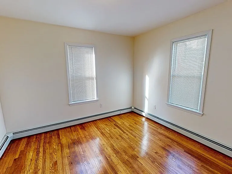 55 Hazelton St #2 — Photo 37